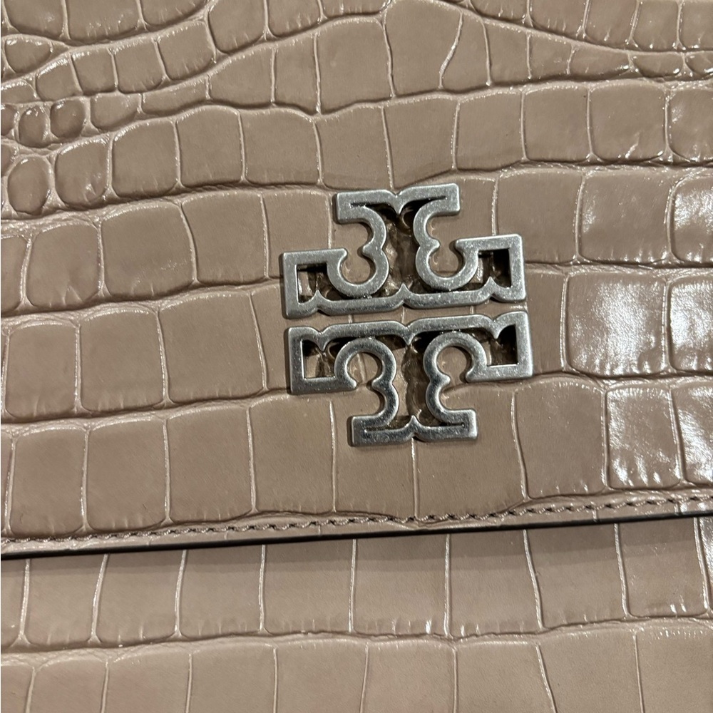 Tory Burch Tan Croc-Embossed Shoulder Bag - Picture 2 of 10